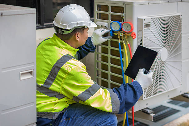 Professional Hvac technician working in Roscoe, IL